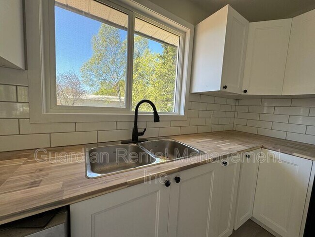 Photo - 329 Albany St Unit 1