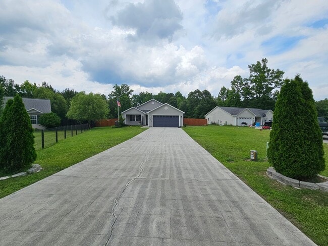 Photo - 3 Bed, .6 Acre Home In Chinquapin