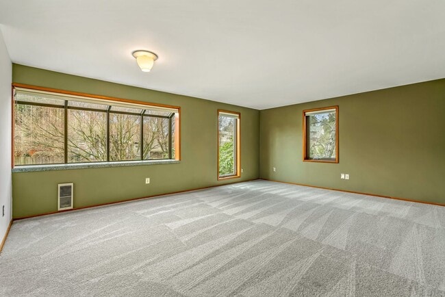 Photo - Large 2 Bedroom in Queen Anne * Utilities/ Parking Included*