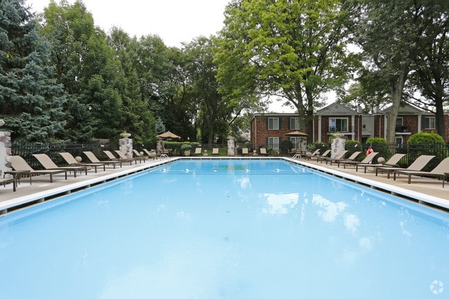 Pool - Courts Of Williamsburg