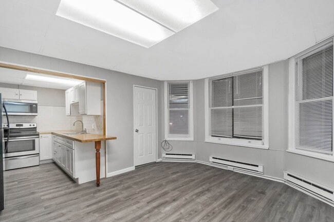 Photo - 1901 W Broad St Unit 1901 W Broad Apt 3