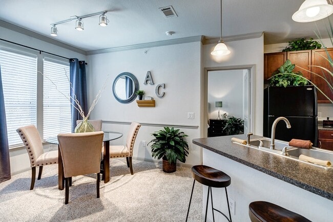 Travis - 2x2 1296 - Dining