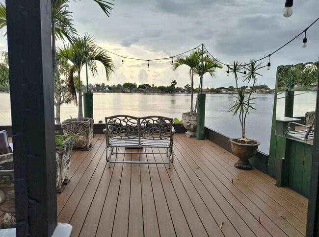 Building Photo - 5741 SW 24th Ave