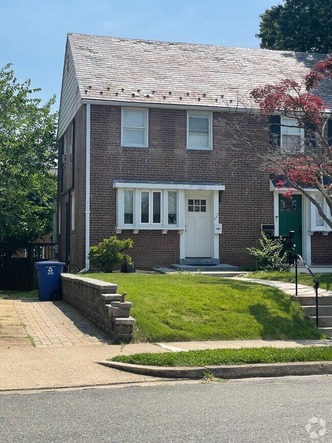Building Photo - 627 N Nelson St Rental
