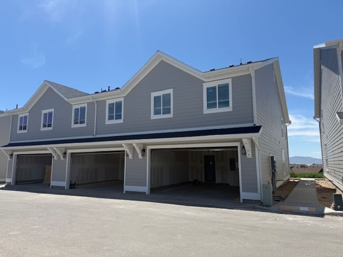 Beautiful new construction, be there first to live here, central air, master suite and 2 car garage - Beautiful new construction, be there first to live here, central air, master suite and 2 car garage