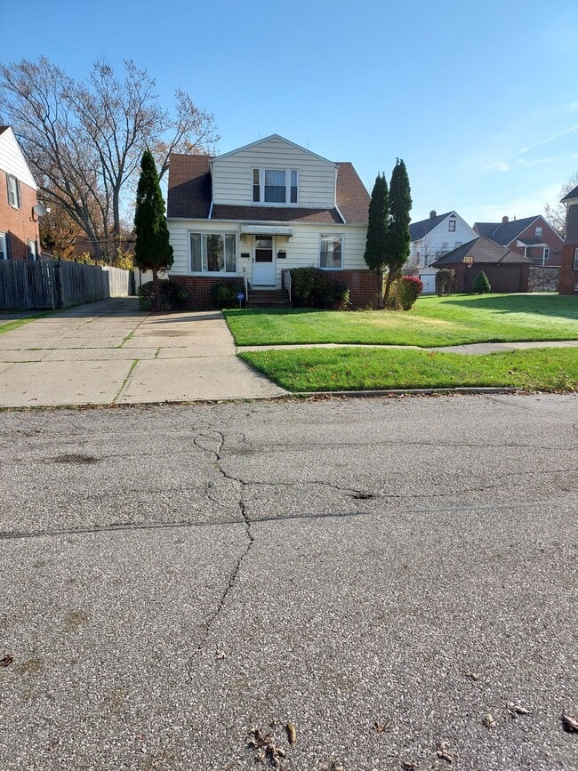 Building Photo - 2513 E 126th St Unit Close to Shaker Square