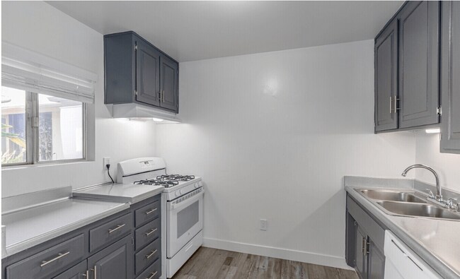 Photo - Ivanhoe Village Apartments