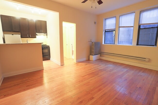 Building Photo - 4614 N Paulina St Unit A09C Rental