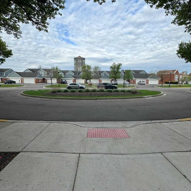 Entrada principal/Paisajismo - 250 E Harbortown Dr Unidad 250 E Harbor Town Floor14