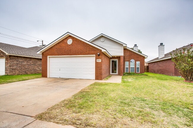 Building Photo - Large 3/2/2 in South Lubbock!