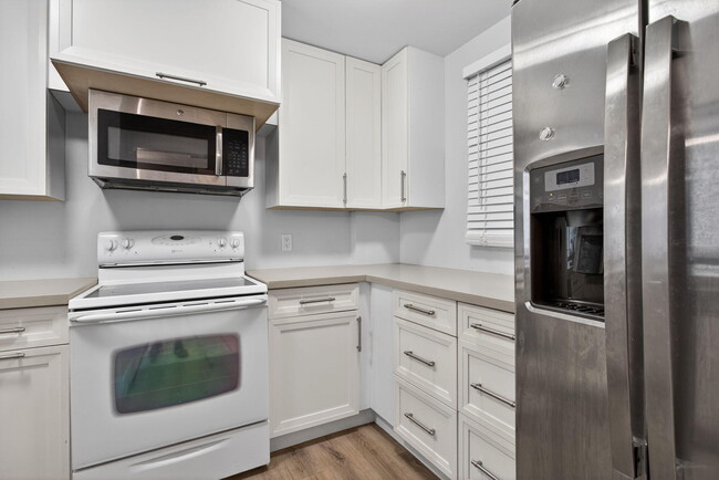 Photo - 107 Royal Pk Dr Unit 1e