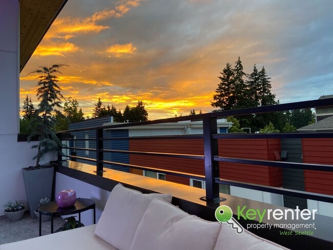 Photo - 4 Bedroom Seattle Townhome with Parking and Modern Finishes
