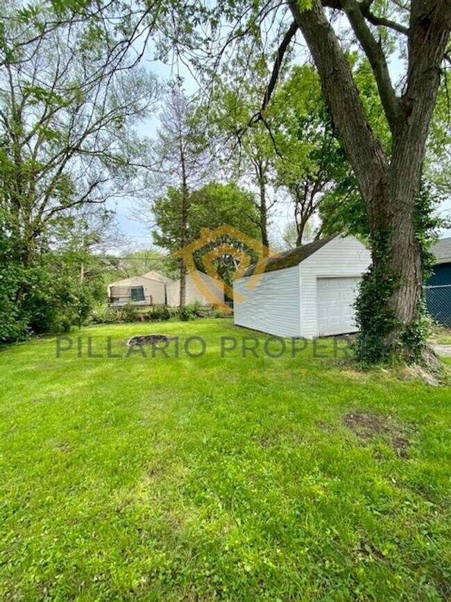 Charming and Updated 2 Bedroom/1 Bathroom House House Rental in