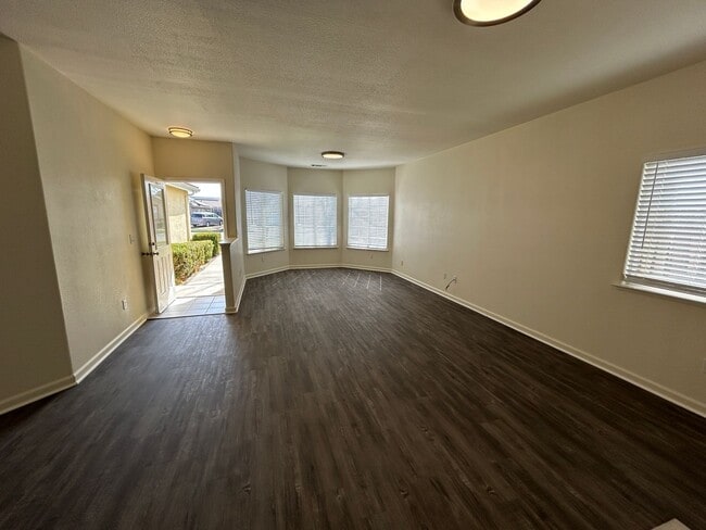 Photo - Spacious 4 bedroom home in Lemoore