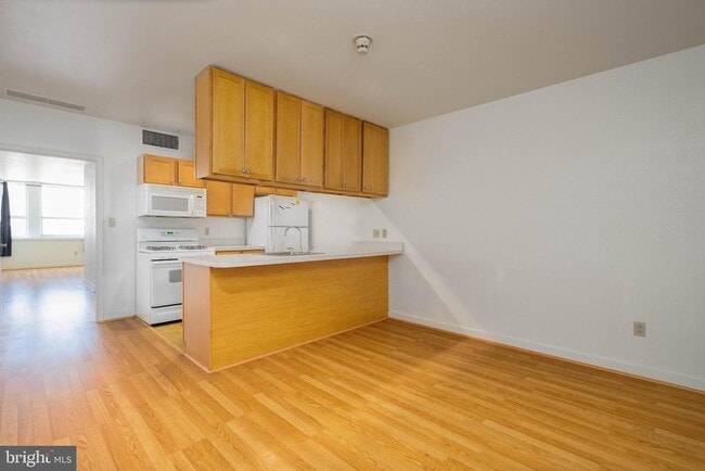 Building Photo - 1100 Vine St Unit 415 Rental