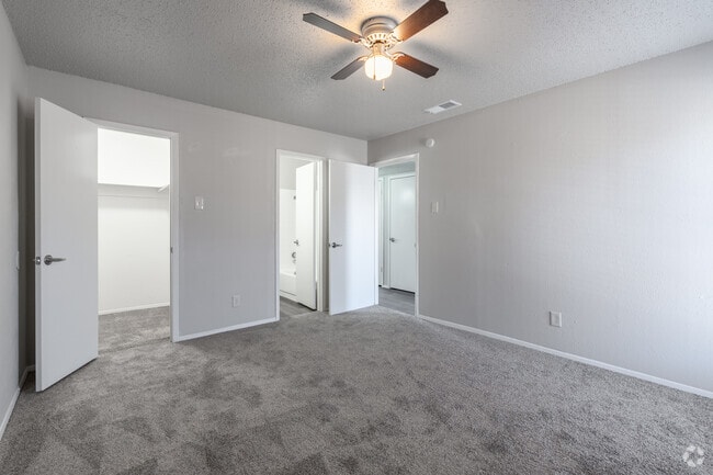 2BR, 2BA - 843SF - Bedroom