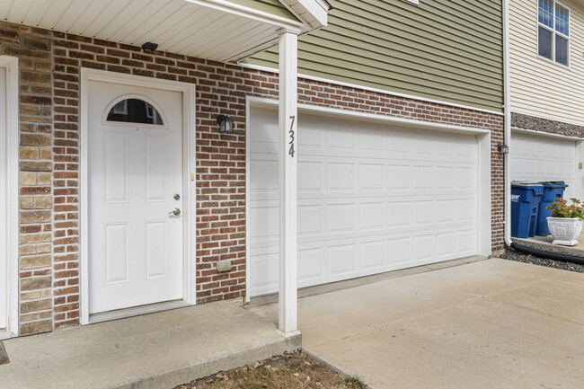 Photo - 734 Cox Ct Townhome