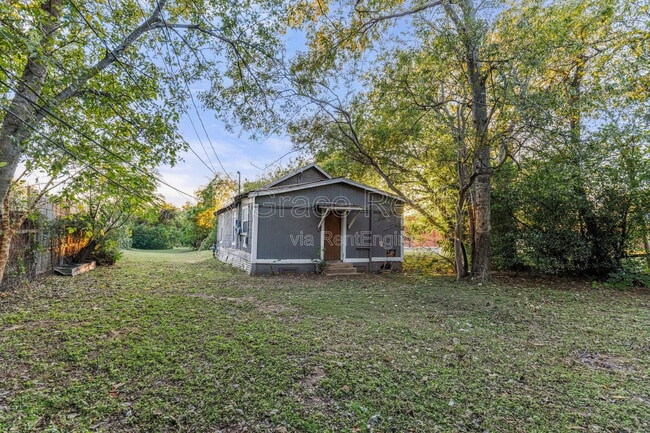 Photo - 515 E Lee St