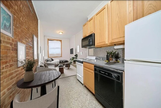Just Listed Charming Studio in the heart of Hell’s Kitchen