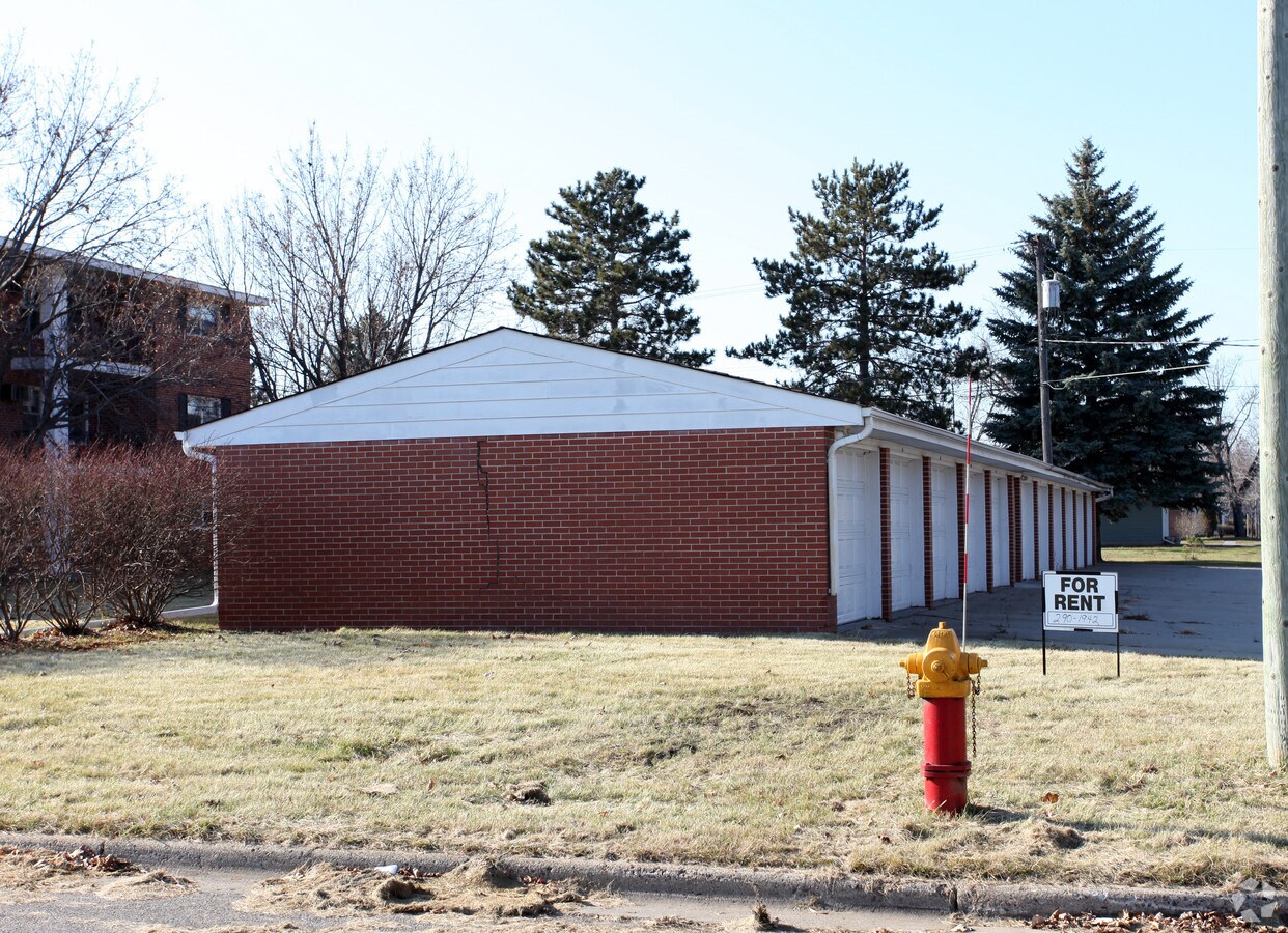 Photo - Colonial Square Apartments