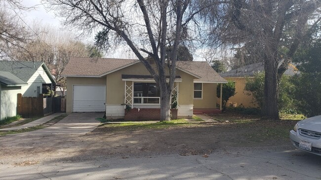 Building Photo - 3110 Oak St Unit A