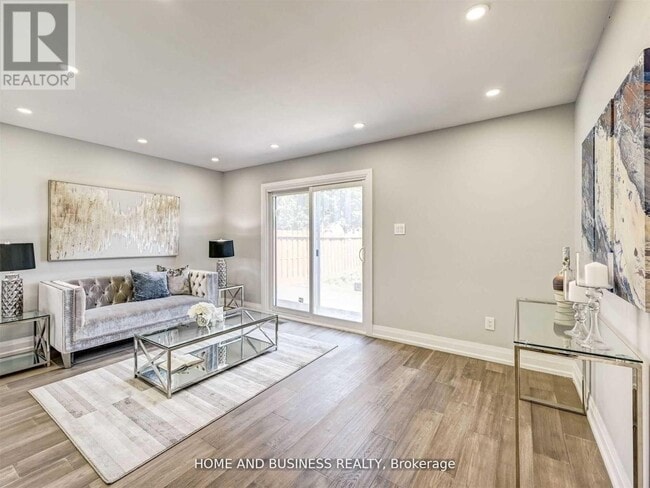 Photo - 470 Louis Dr