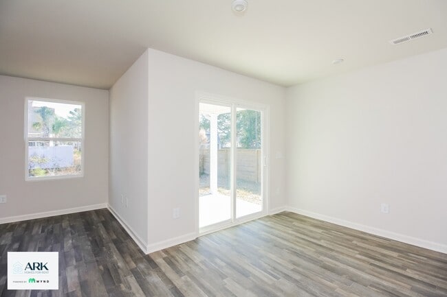 Photo - 2183 Bayside St SW