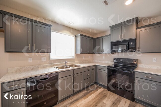 1366 Maxwell Cir