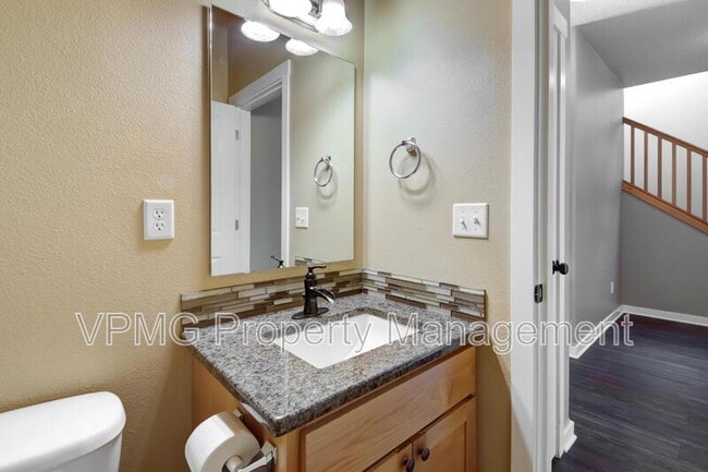 Photo - 2401 NE 114th Ct