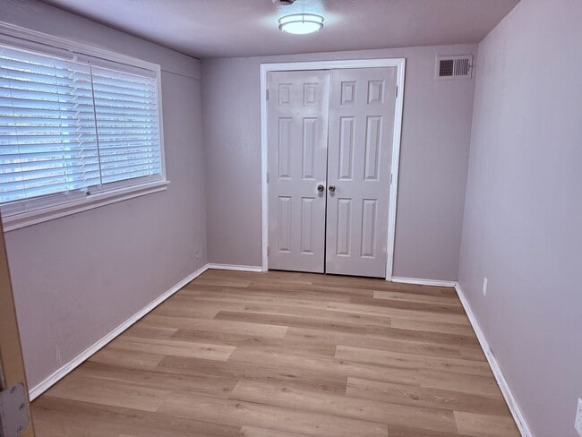 Photo - 4912 41st St