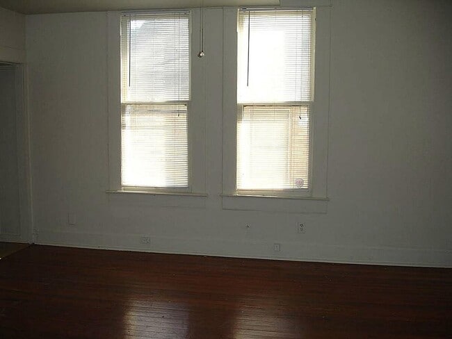 Photo - 315 W 21st St