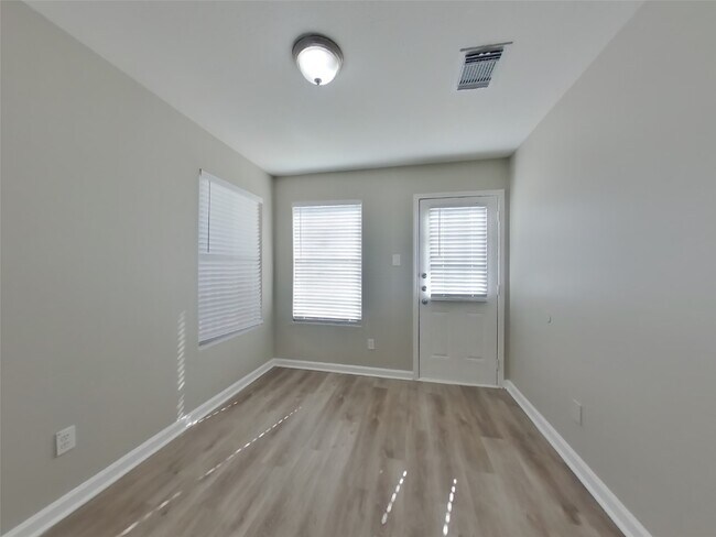 Photo - 614 Harpswell Ln