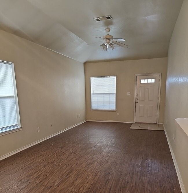 Photo - 915 Walnut St