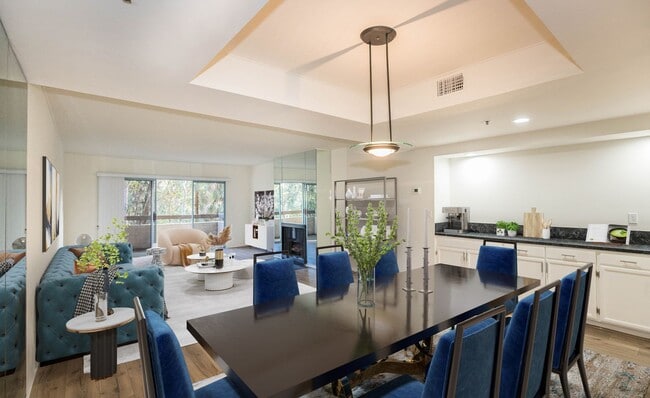 Photo - 410 S Barrington Ave