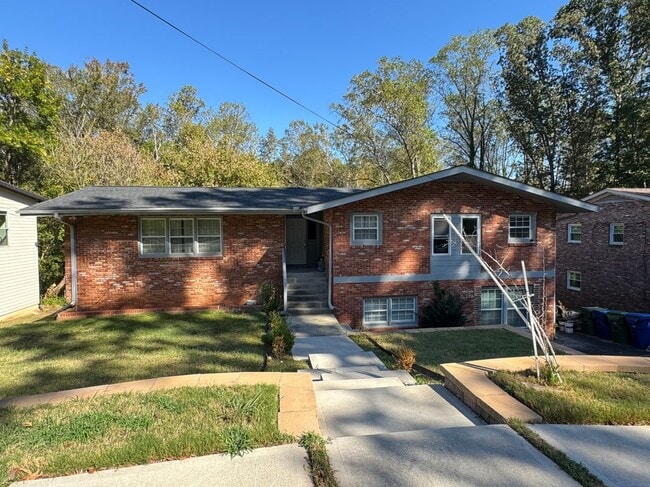Photo - 995 Fleetwood Cir SW