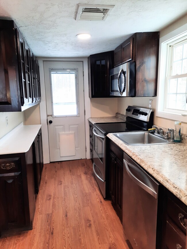 Photo - 11 N Boundary Rd