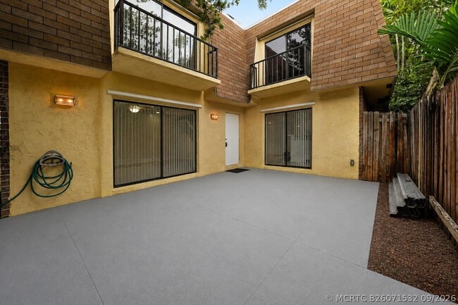 Building Photo - 237 Alemeda Dr