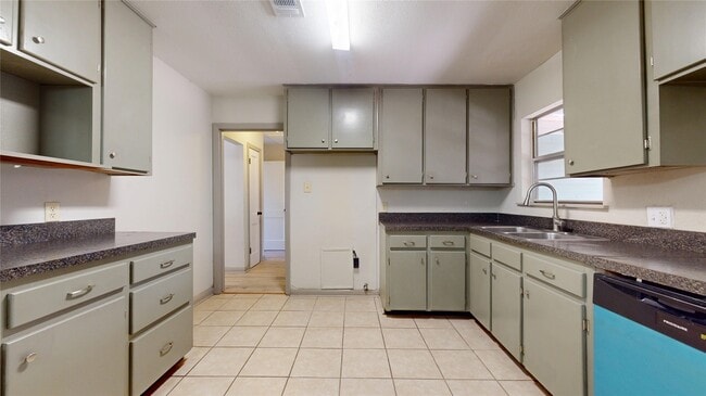 Photo - 1501 13th St N