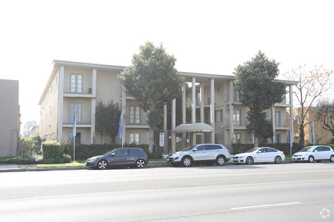 Building Photo - 21736 Roscoe Blvd Rental