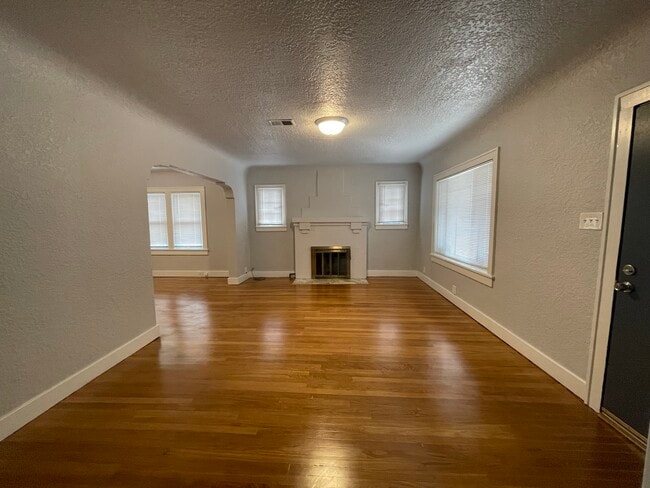 Photo - 405 Vassar Dr SE
