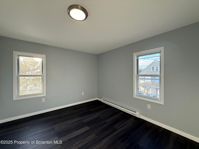 Photo - 319-319 E Elm St