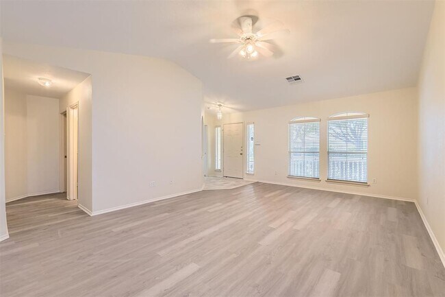 Photo - 716 Scheel Rd