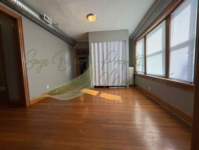 Photo - MIDTOWN!!! 1/2 MONTH OF FREE RENT!