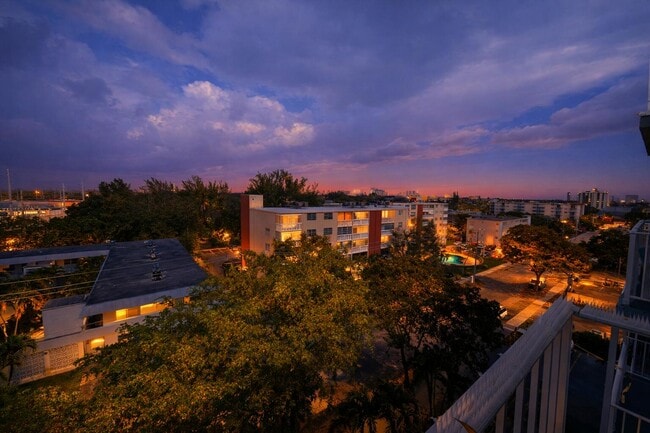 Building Photo - 1470 NE 125th Terrace Unit 709