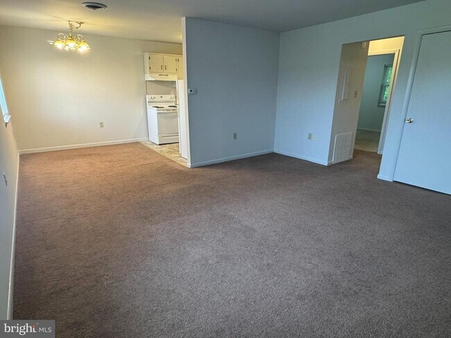 Building Photo - 3876 Shadywood Dr Unit 12