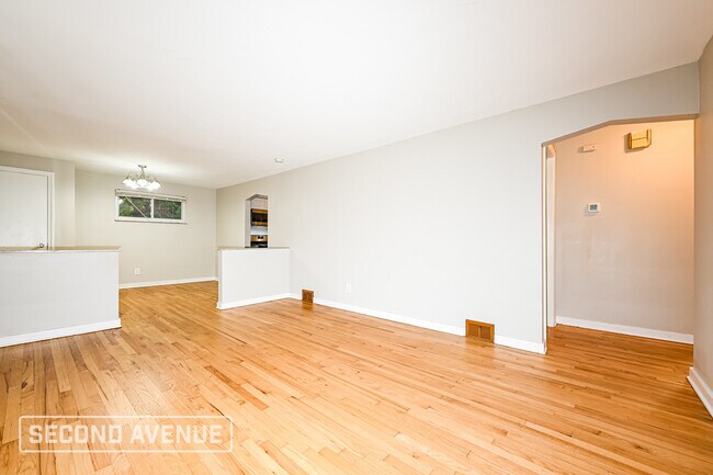 Photo - 4274 Shields St