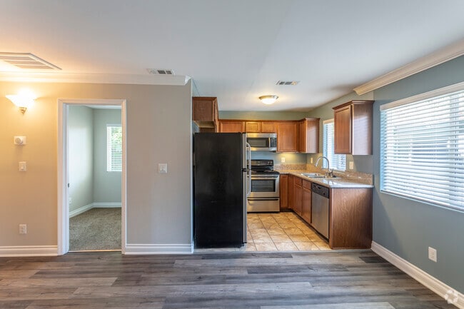 2 BR, 2 BA - 725 SF