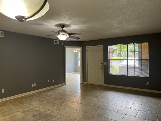 Photo - 315 Lakepointe Dr Unit 102