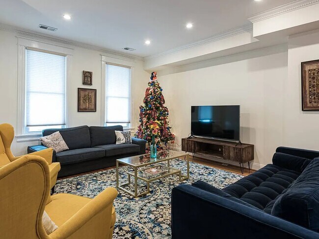 Building Photo - 1008 8th St NE