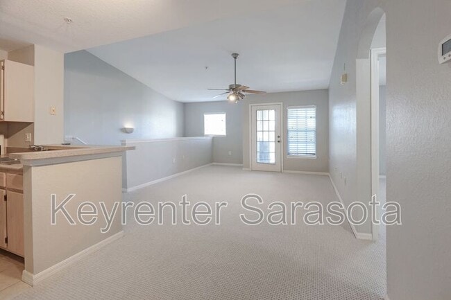 Photo - 8809 Manor Loop